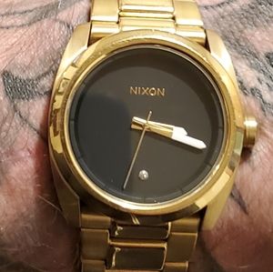 Nixon gold king pin